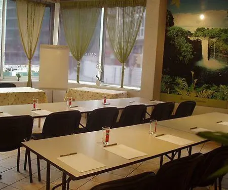 Hotel The Originals City, Gambetta,