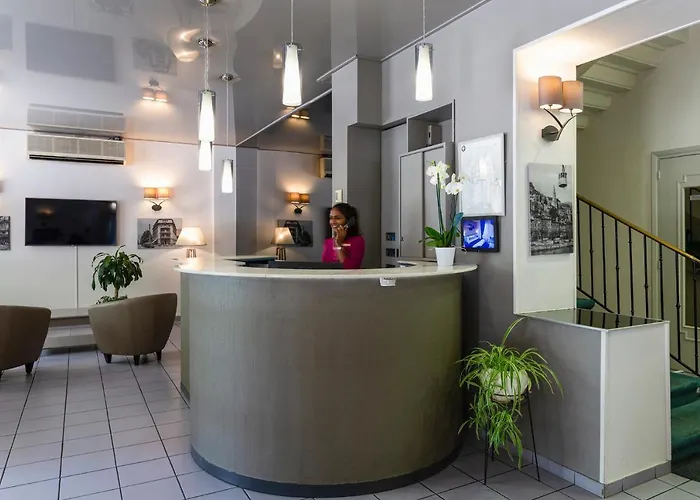 Hotel The Originals City, Gambetta,