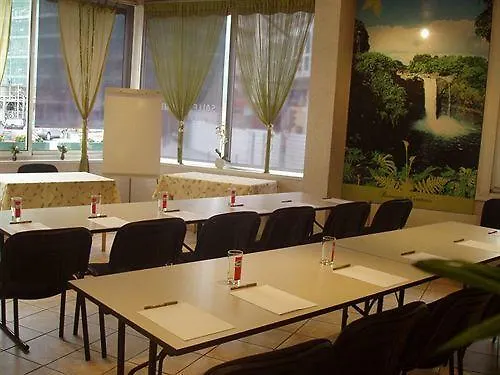 Hotel The Originals City, Gambetta,