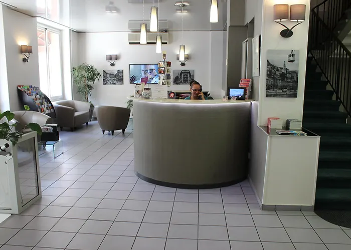 The Originals City, Gambetta, Hotell